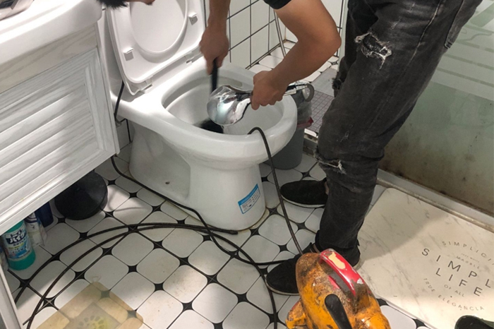 峄城马桶堵塞自己疏通还是找师傅?专业上门服务让你省时更省心