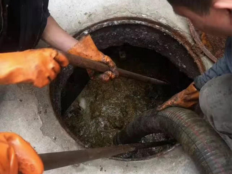 峄城清理化粪池时如何避免沼气的危害?